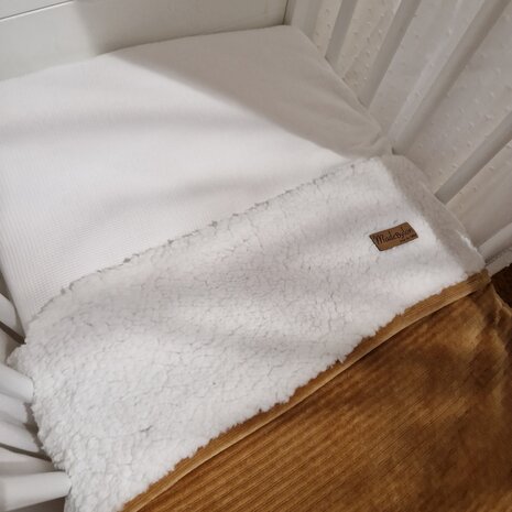 matras overtrek off white wafeltricot en babydeken fluffie teddy en cognac ribfluweel KicKenStoffen gemaakt door madebylon