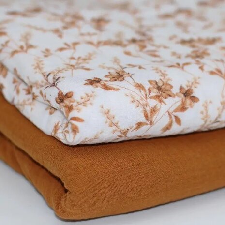 BEEBS cognac bloemen en cognac uni hydrofiel van KicKenStoffen