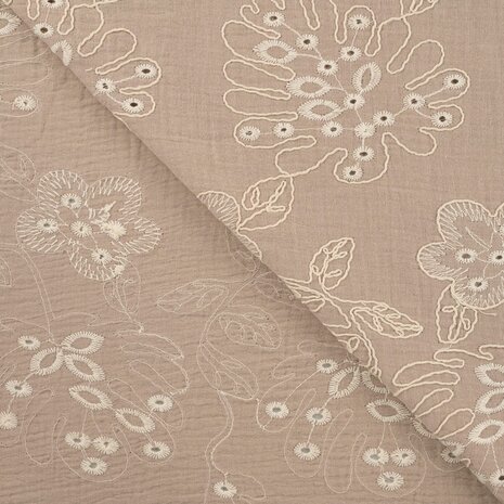 beige broderie hydrofiel Qjutie van KicKenStoffen