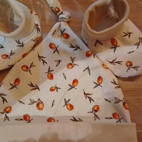 newborn set gemaakt door klant met citroenen tricot KicKenStoffen