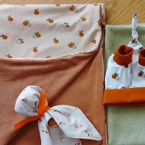 biolgische mandarijnen tricot omslagdoek gemaakt door klant KicKenStoffen