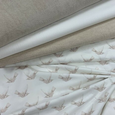 KicKenStoffen bamboe katoen fleece beige 2060014 - poplin katoen kolibrie 11770633 - linnen off white 3601000 - hydrofiel linne