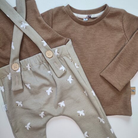 mbym.sewing maakte dit ribtricot shirtje met babybroekje van wafeltricot met vogeltjes KicKenStoffen