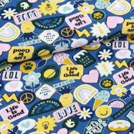 Love Bloem en harten patches tricot blauw  tricot KicKenStoffen