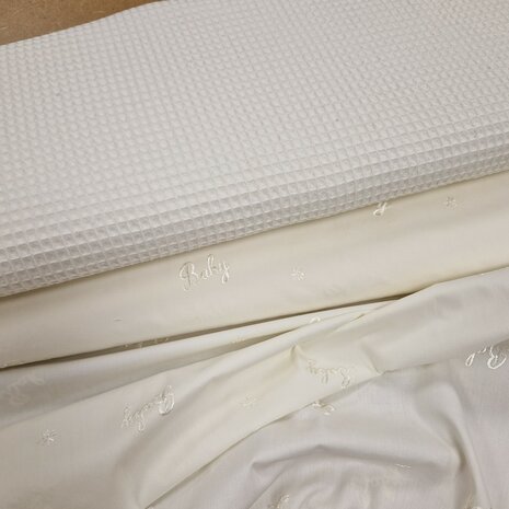broderie baby ecru met  WAFEL 414008 KicKenStoffen