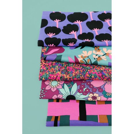 lila (paars) donker groen mauve zalm Blomster bloemen - french terry Nerida Hansen (op=op)