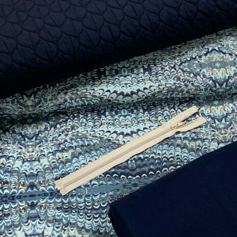 jacquard stof met bijpassende voeringstof - rits beige - boordstof marine- pine met donker blauwe voering _ kickenstoffen