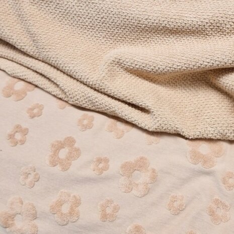 bebe wafel badstof en  badstoftricot met bloemen - perzik KicKenStoffen