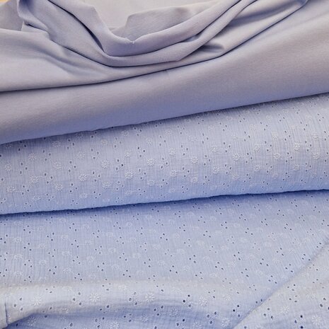 soft sweat biologische french terry KicKenStoffen lavendel blauw met broderie hydrofiel