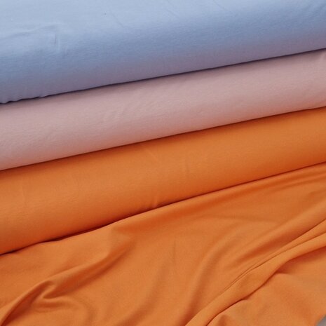 soft sweat biologische french terry KicKenStoffen lavendel licht blauw en oud roze licht en oranje