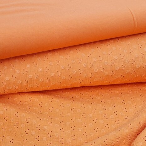 soft sweat biologische french terry KicKenStoffen oranje met broderie hydrofiel