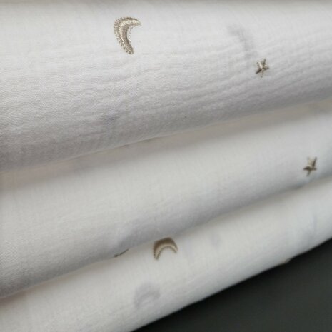 offwhite broderie hydrofiel moon and stars KicKenStoffen