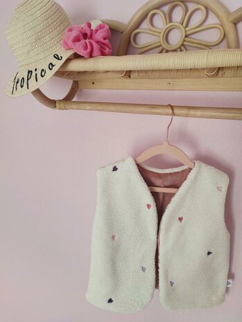 junna gilet hartjes teddy met corduroy roze rib voering van KicKenStoffen gemaakt door mbym.sewing