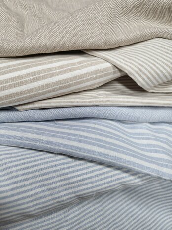 BEEBSstofjes gestreepte linnens beige en blauw van kickenstoffen