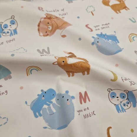 dieren en letters print aqua protect stof - regenjassen stof KicKenStoffen Swessie design