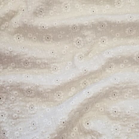 BEEBS natural broderie met bloemen en gaatjes hydrofiel Suzy kickenstoffen