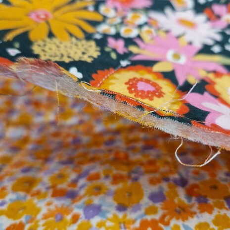 dubbelzijdige retrobloemen gevoerde katoen Swessie - KicKenStoffen