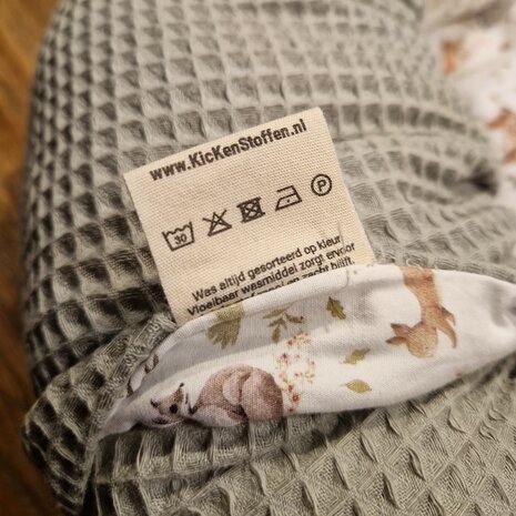 biologisch waslabel om in te naaien van KicKenStoffen in een babynestje
