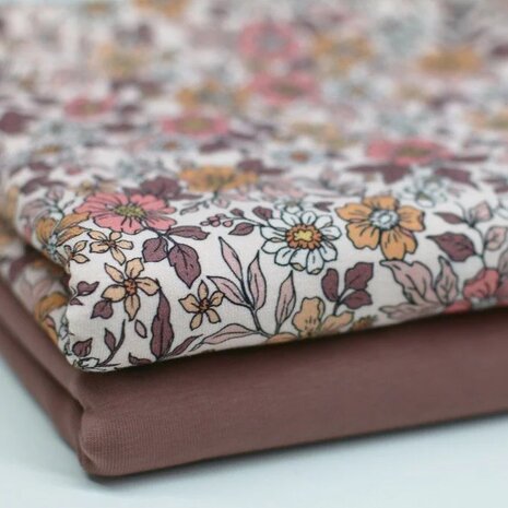 Vintage bloemen met oud mauve uni tricot BEEBS stofjes - KicKenStoffen