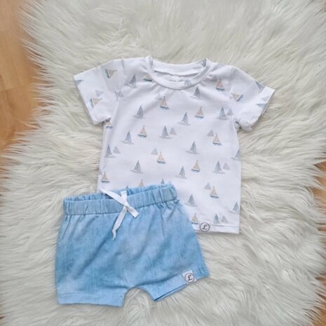 zeilboten shirtje door leniesminiatelier gemaakt