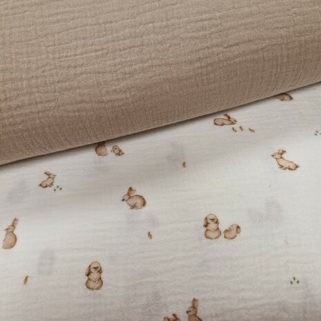 beige taupe en konijntjes hydrofiel kickenstoffen
