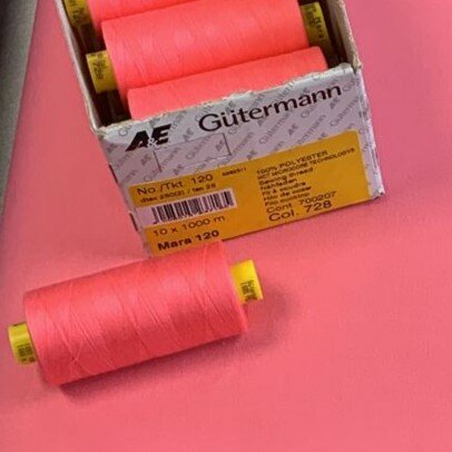 blush roze 728 Gutermann garen Mara 120 1000m - van KicKenStoffen