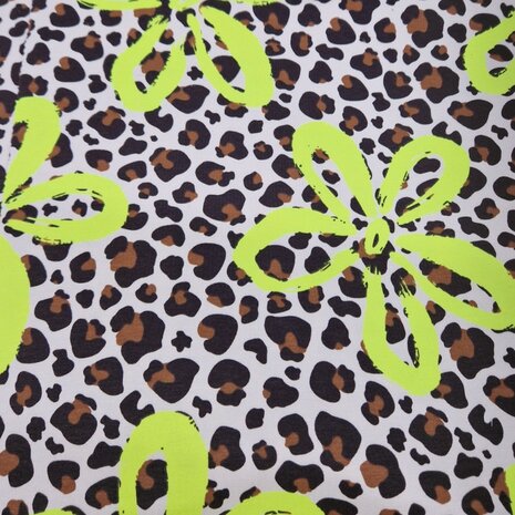 Qjutie panter neon bloemen french terrry - KicKenStoffen