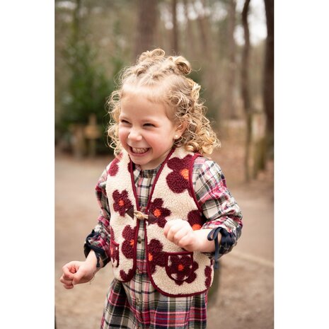 gilet uit poppy 25 teddy natural rood oranje bloemen Poppy fabrics 03716. - KicKenStoffen