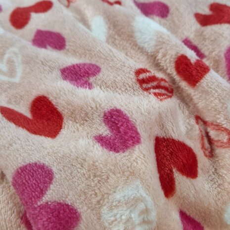 wellness fleece vrolijke hartjes - KicKenStoffen (1)