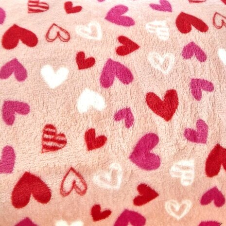 wellness fleece vrolijke hartjes - KicKenStoffen (1)