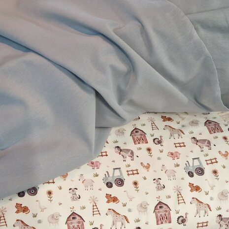 staal blauw uni tricot en boeren leven tricot BEEBSstofjes van KicKenStoffen