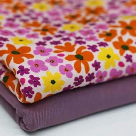 Beebs paars geel oranje retro bloem tricot met uni dusty paars KicKenStoffen