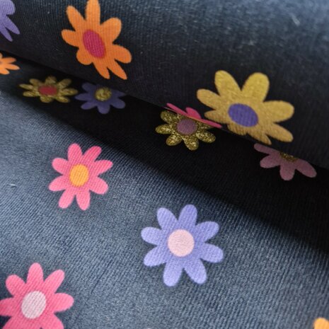 daisy flower corduroy babyrib marine met kleurtjes en glitters  - KicKenStoffen 