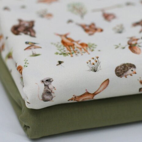 BEEBS natuur dieren en olijf groene tricot van kickenstoffen