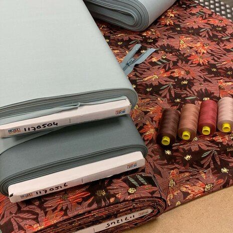jacquard bloem met uni katoen en boordstof en garens en ritsen - thema groen - KicKenStoffen