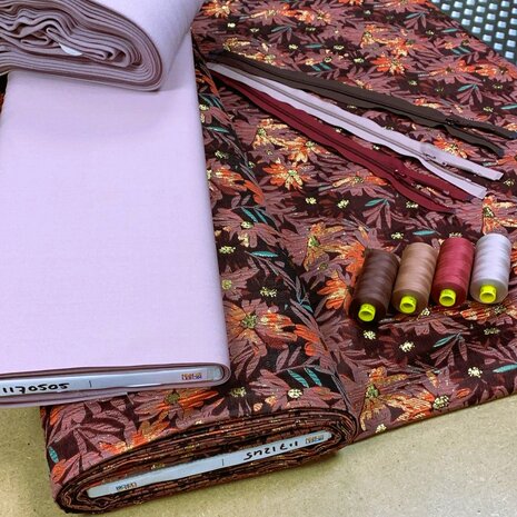 jacquard bloem met uni katoen en boordstof en garens en ritsen - thema oud roze licht - KicKenStoffen