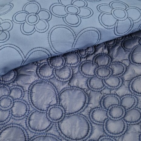 gewatteerde blauwe bloemen stof
