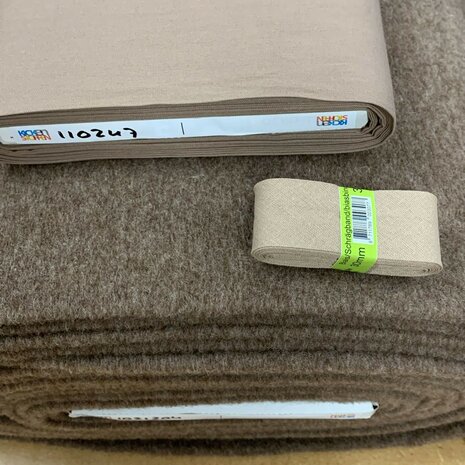 merino wol fleece bruin met poplin 110247 en bias 3010026 - kickenstoffen