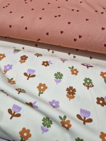 poppy happy flowers wafeltricot en hartjes ribtricot - kickenstoffen