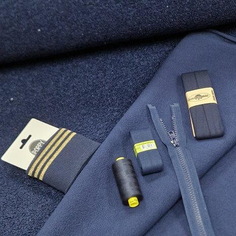 teddyfleece donker blauw - dubbelzijdig met bias - rits - guterman garen - cuff in marine blauw  - poppyfabrics bij KicKenStoff