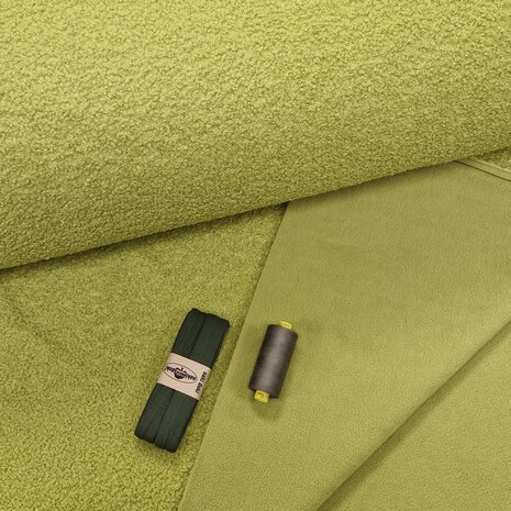 bias en garen lijken donkerder op de foto - teddyfleece oud lime met olijf groen guterman garen en bias - dubbelzijd