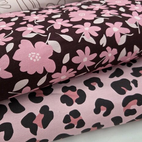 digitale panterprint en bloemprint frenchterry roze - Jursie - KicKenStoffen