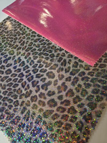 regenjassen stof fuchsia roze en panter hologram met glitters van KicKenStoffen