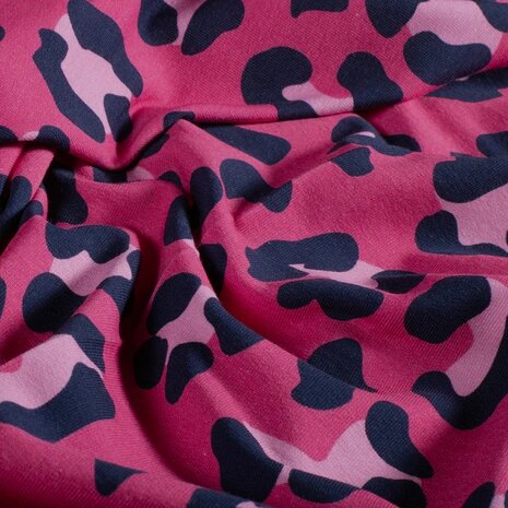 digitale panterprint frenchterry fuchsia - Jursie - KicKenStoffen