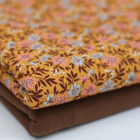 BEEBS duindoorn bloemen met uni bruine tricot van kickenstoffen
