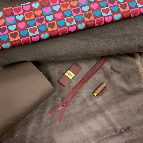 aubergine imitatie bont met bijpassende voeringstof en fournituren - kicken stoffen