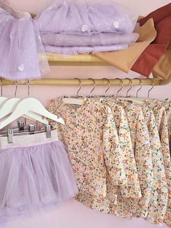 lila tule rokjes lila met bloemen shirts - gemaakt door mbym.sewing - kickenstoffen