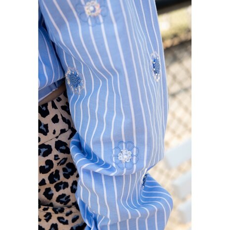 katoen gestreept met bloemen van kraaltjes erop geborduurd van blouse louise uit poppy 26 - kickenstoffen