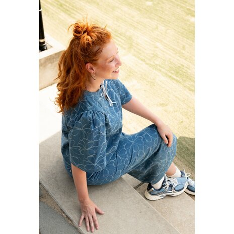 jacquard flower denim van blouse orelia en skirt julia poppy 26 03869.001 kickenstoffen