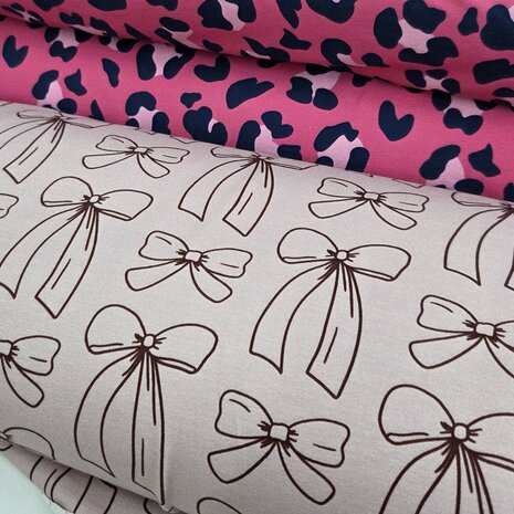 digitale roze stikken en fuchsia panterprint  french terry - Jursie - KicKenStoffen